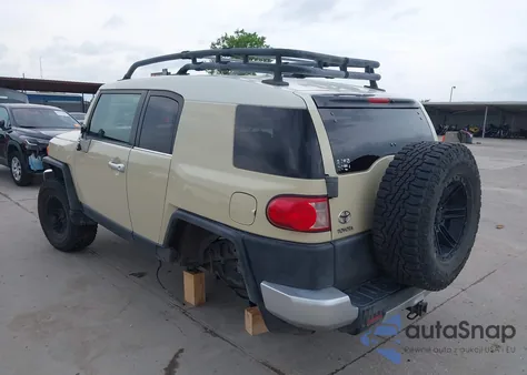 2008 Toyota Fj Cruiser z USA, uszkodzony, nr VIN JTEBU11F98K035279
